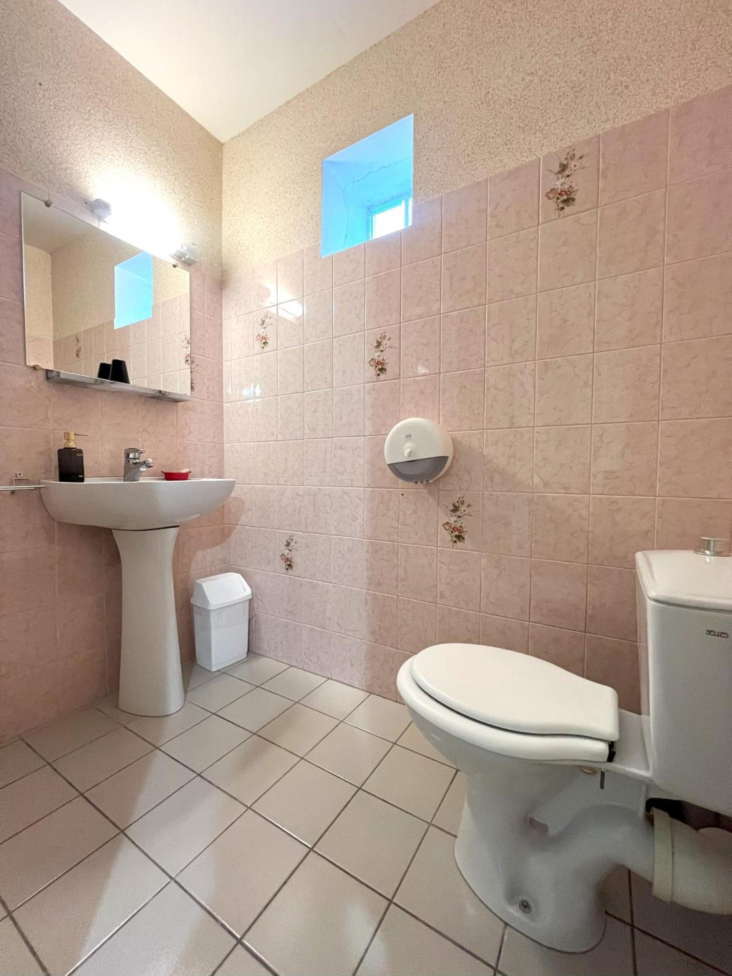 Cap'Tain Cook Bed & Breakfast Caurel  Ngoại thất bức ảnh